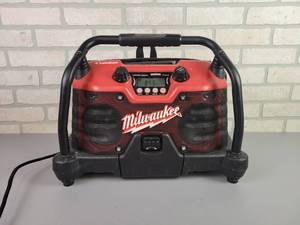 lot 515 image: Milwaukee Job Site Radio - Model 49-24-0280 - Works Good