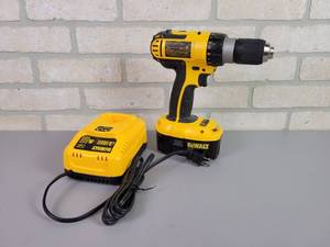 lot 544 image: DeWalt DC725 18V 12 Hammer drill  Driver with Battery and Charger - Looks to have been used very little