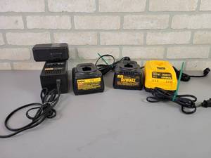 lot 557 image: DeWalt Battery Chargers - DW9107, DW9116, DC9310 & Craftsman 974062-001 w Battery