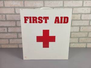 lot 561 image: Steel First Aid Wall Cabinet (16.5 x 15 x 5.5)