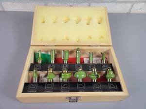 lot 562 image: NEW The Woodworkers Choice Router  Shaper Bit Set - 12 Shank in Wood Case