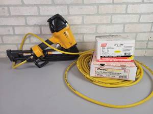 lot 565 image: Pneumatic BOSTITCH F33PT Framing Nailer w Hose and Nails