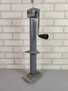 lot 570 image: FULTON Center Mount 2000# Trailer Jack