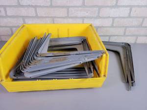 lot 577 image: (28) Steel Shelf Brackets - Most are for 10-12 Shelves - Tote Included