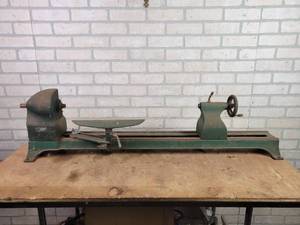 lot 603 image: Vintage Cast Iron 11x32 Montgomery Ward (POWR-KRAFT) Wood Lathe - Model 34FD889B - NO SHIPPING