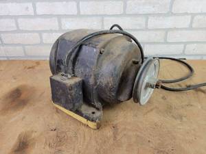 lot 619 image: Electric Motor - Tested and Works - 115V and 3.4 Shaft - Tag Unreadable - NO SHIPPING