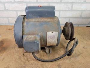 lot 636 image: General Electric Motor - 12HP, 115230V, 1PH, 1725 RPM, 58 Shaft w Pulley