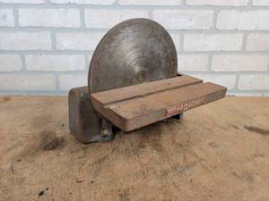 lot 651 image: Vintage Cast Iron Delta HOMECRAFT 8.5 Disc Grinder