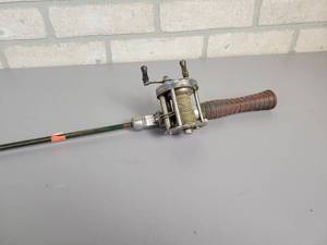 lot 673 image: Vintage Shakespeare Leader No. 1909 Model FD Baitcast Reel w Steel Pole - Approx. 59 Overall - NO SHIPPING