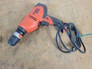 lot 686 image: Black & Decker Model No. DR220 38 Variable Speed Reversible Drill w Keyless Chuck - tested and Works