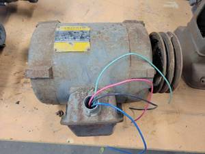 lot 702 image: CENTURY 5.0HP Electric Motor - 3PH, 200-208V, 1745 RPM, 1.125 Shaft w Pulley - NO SHIPPING