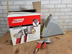 lot 708 image: Texture-Pro Pneumatic Hopper Gun w Tyvek Suit and Original Box - Model 57-001