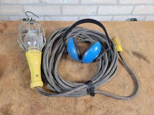 lot 709 image: Heavy Duty Trouble Light and Earmuffs
