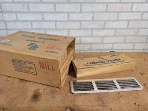lot 727 image: (72) NEW IN BOX - Cornice Aluminum Vents - Part No. C-416 - Approx. 4.25 x 16