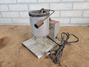lot 732 image: LEE Infinite Heat Control Lead Melting Pot - 500W, 120Vac - Tested and Works