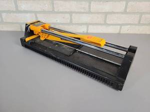 lot 748 image: Heavy Duty Contractor Tile Cutter - Up to 13.25 x 12 Tile