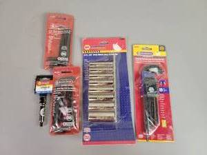 lot 516 image: Lot of NEW Hand Tools - NAPA Metric 38 Drive Deep well Sockets, Extension and Hex Keys