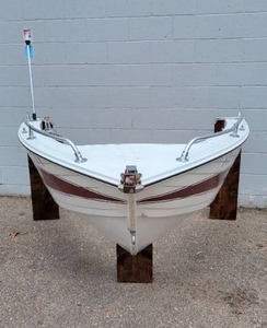 lot 1 image: Awesome Boat Bar