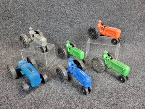 lot 205 image: Lot of (6) Scale Model Toys Souvenir Tractors - 1988, 1989, 1994, 2004, and (2) 2007
