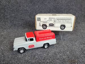 lot 207 image: Collectible ERTL 1960 Ford 4x4 Pickup Coin Bank with Key