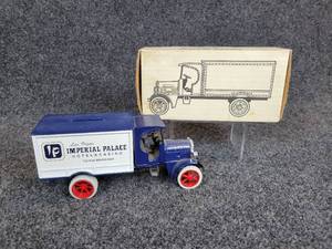 lot 208 image: Collectible ERTL 1925 Kenworth Truck Coin Bank with Key