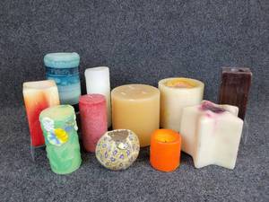 lot 233 image: Lot of Candles - NO SHIPPING