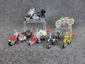 lot 238 image: Lot of (6) Maisto Scale Model Die Cast Harley-Davidson Motorcycles