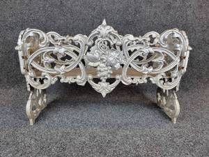 lot 267 image: Heavy-Duty Decorative Metal Planter - NO SHIPPING