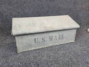 lot 281 image: Vintage Galvanized Mail Box - They dont make them like this anymore