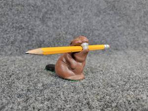 lot 308 image: Small Beaver PaperweightPencil Holder by Dotson Iron Casting