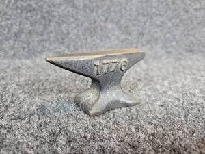 lot 310 image: Small Anvil Paperweight by Dotson Iron Casting