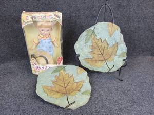 lot 314 image: Pair of Home Interiors Resin Stepping StonesWall Hangings and Mary Engelbreits Ann Estelle Doll