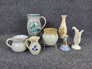 lot 320 image: Lot of Pottery - Includes Red Wing, Williamsburg, and More See pictures for details.