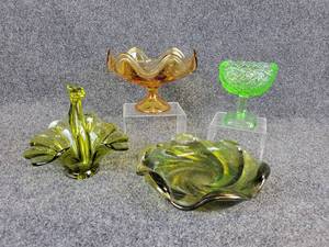 lot 321 image: Lot of Vintage Glassware - Fenton, Viking Glass, LE Smith, and More
