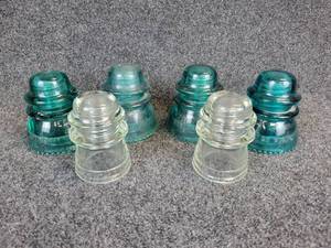 lot 324 image: (4) Blue-Green Hemingray Insulators and (2) Clear Hemingray Insulators