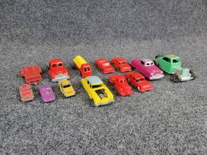 lot 354 image: Lot of Vintage Tootsietoys, Renwal, F&F Tool & Die Plastic Cars, and MORE