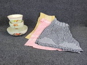 lot 359 image: Set of (3) Halls & Oven Serve Bowls and (3) Vintage Handmade Gingham Aprons