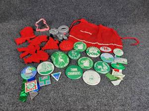 lot 361 image: Lot of Amboy-Good Thunder and Maple River School Buttons and Pins with Vintage Apron and Cookie Cutters