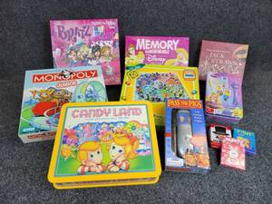 lot 385 image: Lot of Board Games
