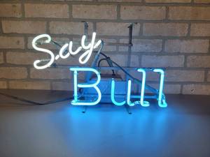 lot 22 image: Vintage Say Bull Neon Light - WORKS - NO SHIPPING