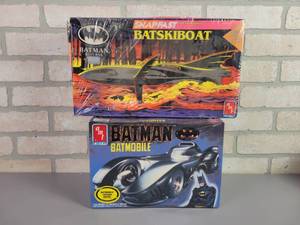 lot 25 image: Vintage AMT BATMAN Batmobile and Batskiboat Models