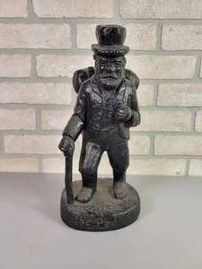lot 71 image: Vintage The Peddler Statue by Austin Productions Inc. - 1979
