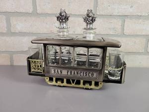 lot 74 image: Vintage Golden Crown San Francisco Trolley Musical Decanter & Shot Glass Set