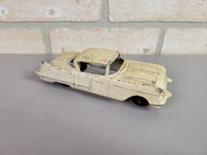 lot 92 image: Vintage STRUCTO 1955 Cadillac Sedan Diecast Toy - Approx. 6.5 Long
