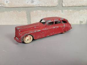 lot 85 image: 1940s Tootsie Toy Jumbo Sedan Diecast Toy Car - Approx. 6 Long