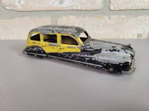lot 82 image: 1940s Tootsie Toy BUICK Estate Wagon Diecast Toy Car - Approx. 6 Long