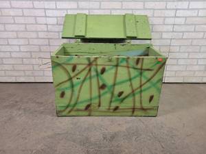 lot 143 image: Vintage Hunting Crate - NO SHIPPING