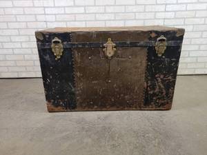 lot 144 image: Vintage Tin & Wood Trunk - NO SHIPPING