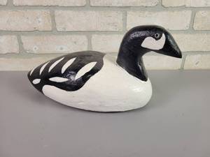 lot 149 image: Vintage Goldeneye Decoy