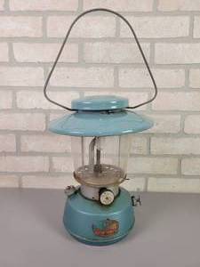 lot 171 image: Vintage THERMOS Lantern - Model 8326